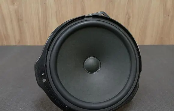 Mercedes-Benz E A207 Front door speaker 2048201902 A2048201902