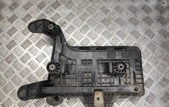 Volkswagen Touran I Battery box tray 1K0915333B