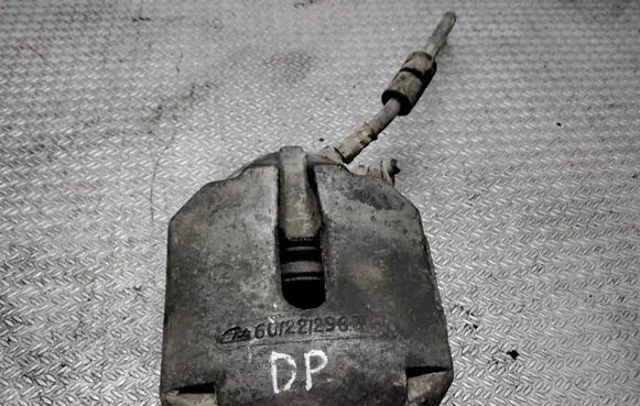 BMW 5 E39 Front brake caliper 6022296
