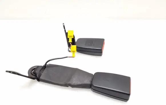 Mercedes-Benz C W204 Middle seatbelt buckle (rear) A2048602669 3404315233 3404315333