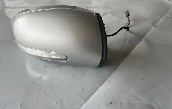 Mercedes-Benz C W203 Front door electric wing mirror 413133418