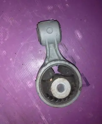 Nissan Murano Z51 Engine mounting bracket
