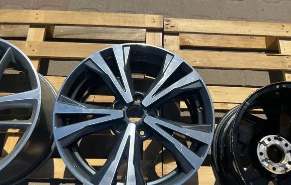 Nissan Qashqai R18 alloy rim HV03B