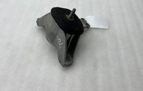 Hyundai Tucson IV NX4 Engine mount bracket 21810P0520