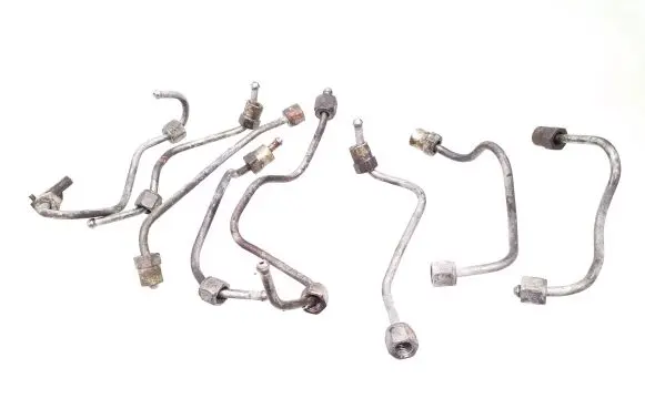 Fuel injector supply line/pipe
