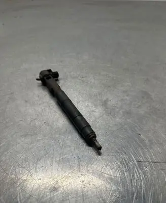 Hyundai ix20 Fuel injector 28235143