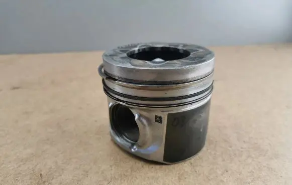 Piston