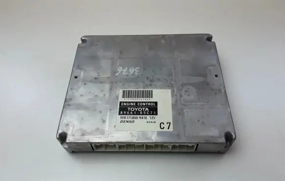 Toyota Avensis T250 Engine control unit/module 8966105C71
