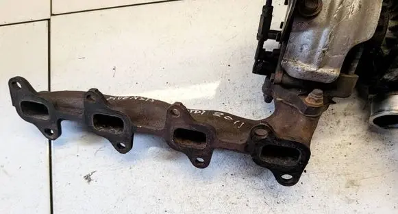Toyota Avensis T270 Exhaust manifold ISED