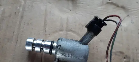 Audi A4 S4 B8 8K Camshaft vanos timing valve 06E115243G