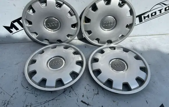 Audi A3 S3 8P R15 wheel hub/cap/trim 4B0601147D