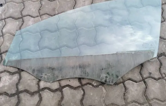 Volvo V40 Front door window glass four-door 43R00049 E000292 DOT24M25AS2
