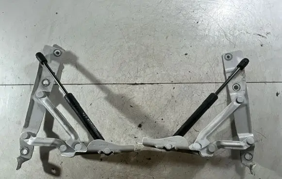 Dodge Challenger Tailgate/trunk/boot hinge 4589666AE 4589667AE 4589645AB