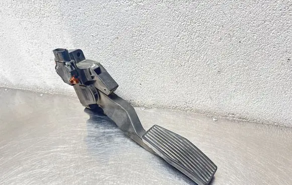 Opel Zafira A Accelerator throttle pedal 0281002298 97214518