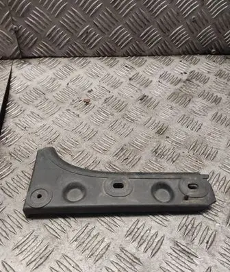 Audi A6 S6 C5 4B Fender mounting bracket 4b0807284