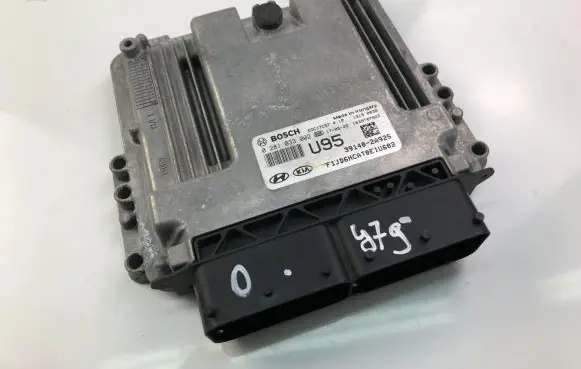 KIA Ceed Engine control unit/module ECU 391402A925 0281033002