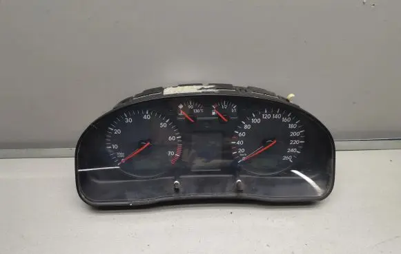 Volkswagen PASSAT B5 Speedometer (instrument cluster) 3B1919880B