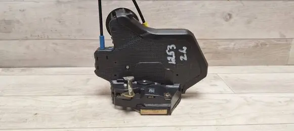 Toyota Corolla Verso E121 Rear door lock 