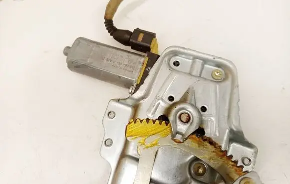 Toyota Yaris Front door window regulator motor 0130822017