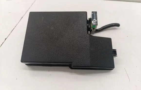 Mitsubishi L200 Fuse box cover 