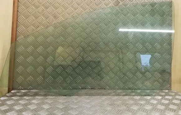 Citroen C5 Front door window glass four-door E243R000929