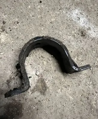Opel Frontera B Steering rack mounting bracket 