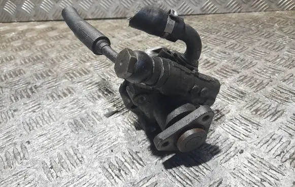 Volkswagen PASSAT B5 Power steering pump 8d0145173