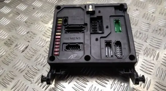 Ford Galaxy Fuse module 7M0962258A S108152001