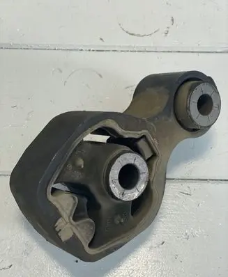 Mazda 6 Engine mount bracket