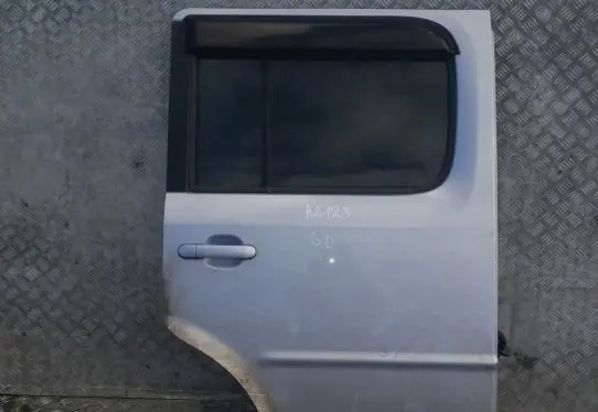 Nissan Cube Z11 Rear door