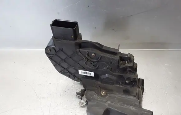 Volvo V50 Front door lock 30753658