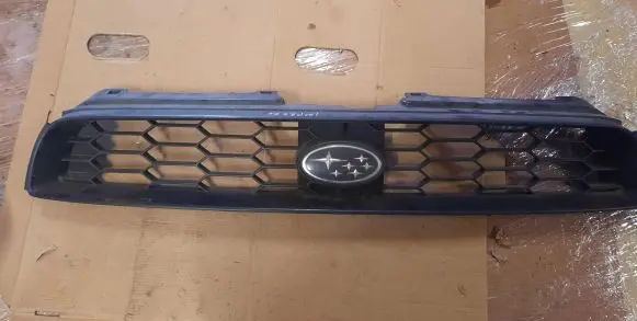 Subaru Impreza II Front grill 91121FE000 91122FE000
