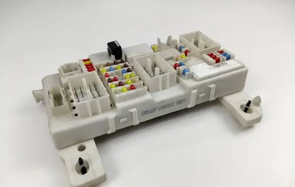 Ford Kuga I Fuse module 7M5T14A073JF 519200802