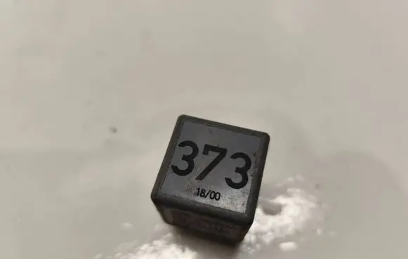 Skoda Octavia Mk2 (1Z) Other relay 8D0951253A