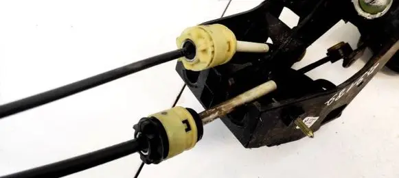 Renault Scenic II - Grand scenic II Gear shift cable linkage