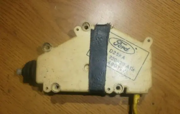 Ford Fiesta Central locking motor 87bg220a20