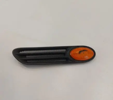 Front fender indicator light