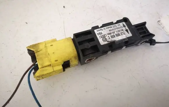 Volkswagen Touareg I Airbag deployment crash/impact sensor 7L0909606C