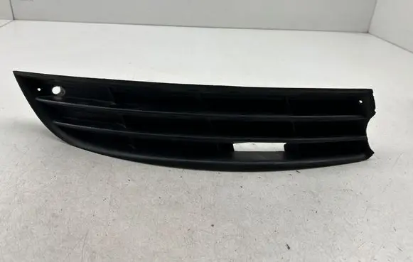 Volkswagen PASSAT B6 Front bumper lower grill 05322453