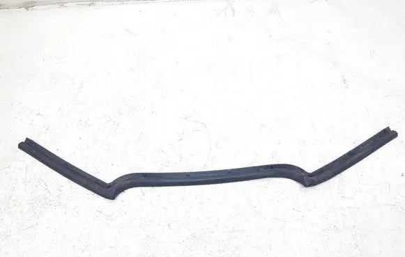 Nissan Leaf I (ZE0) Engine compartment rubber 