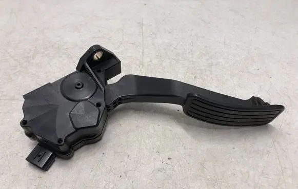 Subaru Impreza III Accelerator throttle pedal 36010AG140 1988007120 10J17C00012