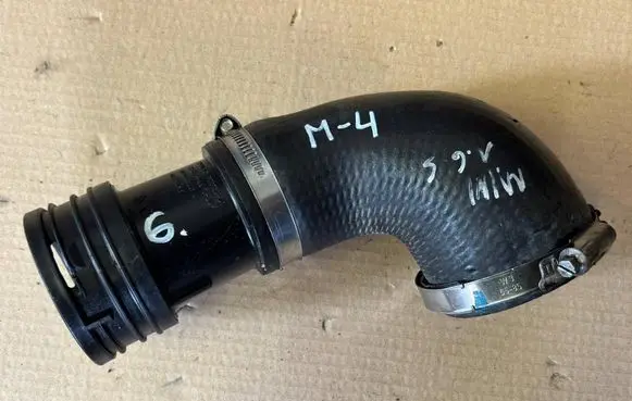 Intercooler hose/pipe