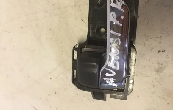 Toyota Avensis T220 Front door interior handle