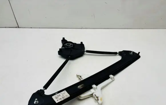 Volkswagen Golf VII Rear window lifting mechanism without motor 5G4839461B