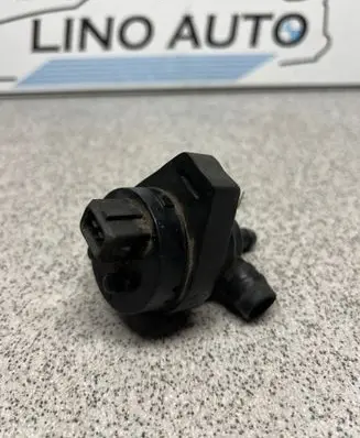 BMW 5 E39 Vacuum valve 1748875