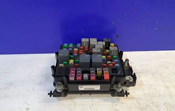Chevrolet Tahoe Fuse module 15177119 1517711901