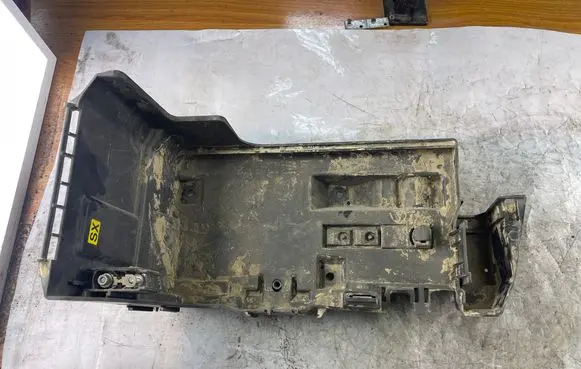 Opel Signum Battery box tray 24413805 0086022
