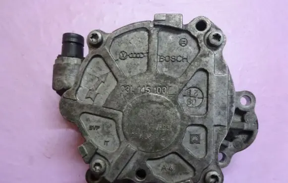 Volkswagen PASSAT B6 Vacuum pump 03L145100