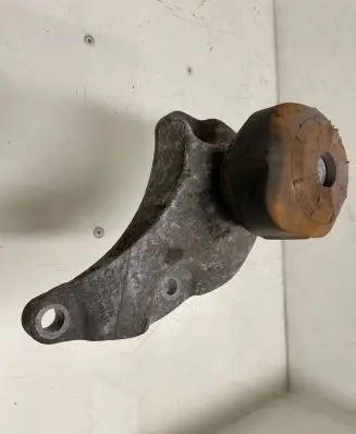 Audi A6 S6 C6 4F Engine mounting bracket 4F0199343M