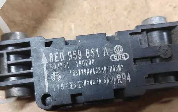 Audi A4 S4 B7 8E 8H Airbag deployment crash/impact sensor 8E0959651A